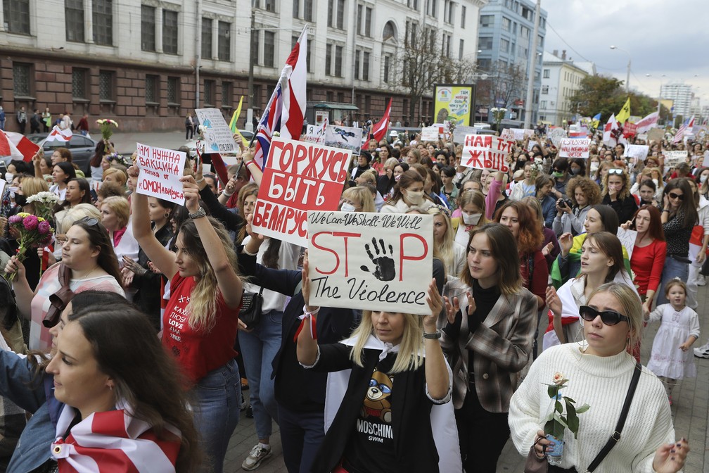 Protestos em Belarus: mobilizações femininas e sequestro de líder opositora